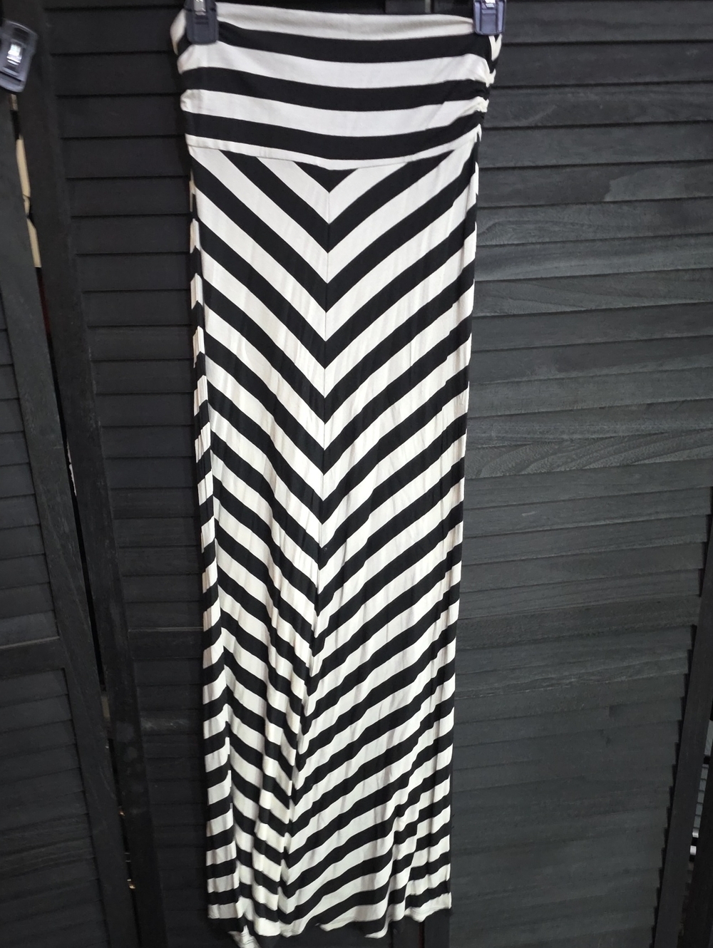 a'gaci Black and White Chevron Stripe Maxi Skirt